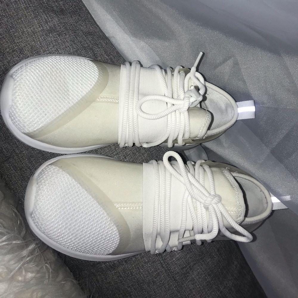 Fabletics pismo sneakers